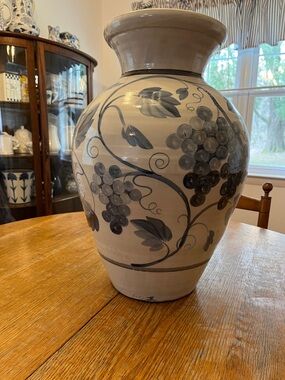 Large urn by Miranda Thomas for Simon Pierce pottery in Vermont
